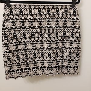 LOFT SZ 8 EMBROIDERED SKIRT